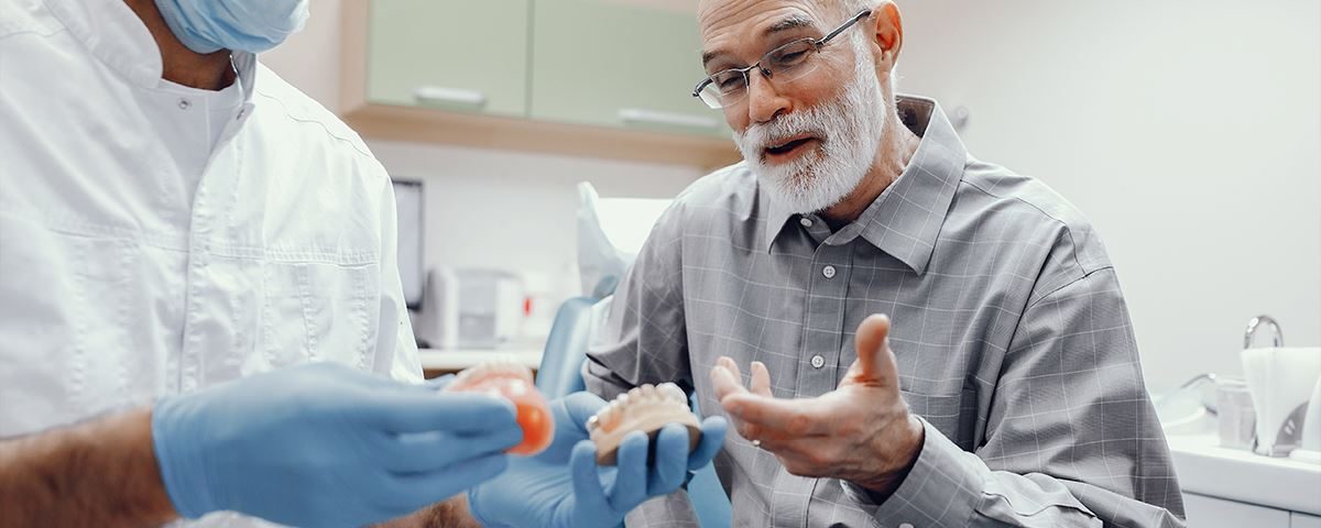 6 Common Emergency Dental Issues for Seniors